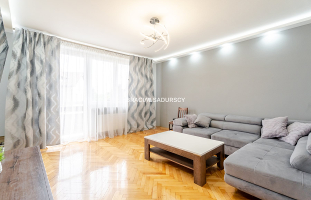  ATRAKCYJNY DOM W ZNAKOMITEJ LOKALIZACJI 