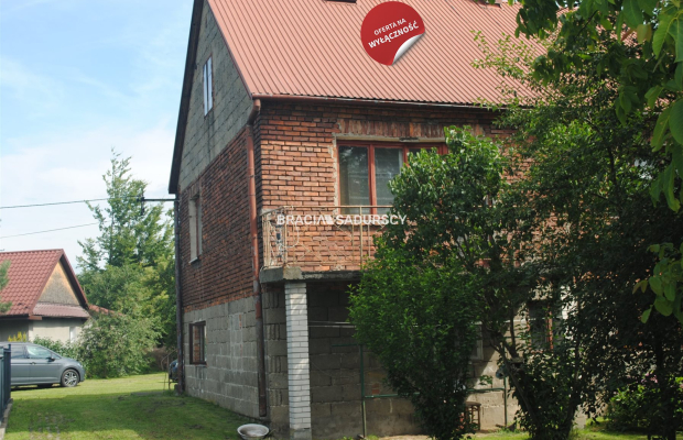 Budynek z lat 70-tych w Targowisku gm.Kłaj