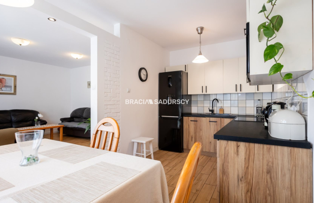 UROKLIWY DOM W BARDZO DOBREJ LOKALIZACJI