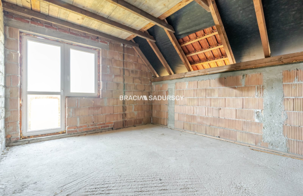 Dom  do własnej aranżacji na dużej działce.