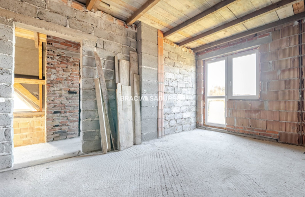 Dom  do własnej aranżacji na dużej działce.