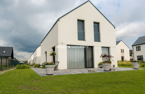 Dom Wolnostojący 140 m2 z tarasem w MNIKOWIE