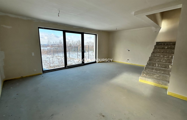 Nowoczesny bliźniak z garażem i działką 7ar