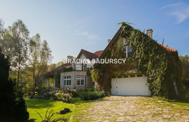 Dom z Dużym Ogrodem w Tyńcu – Spokój Natury!