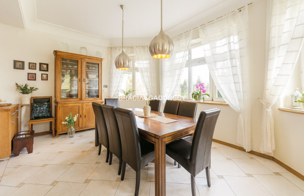 Dom z Dużym Ogrodem w Tyńcu – Spokój Natury!