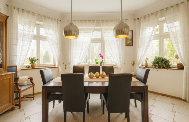 Dom z Dużym Ogrodem w Tyńcu – Spokój Natury!