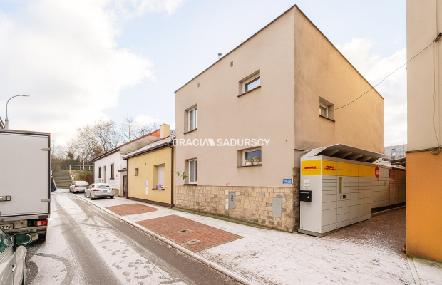 Dom inwestycyjny – 5 mieszkań, 2 lokale, paczkomat