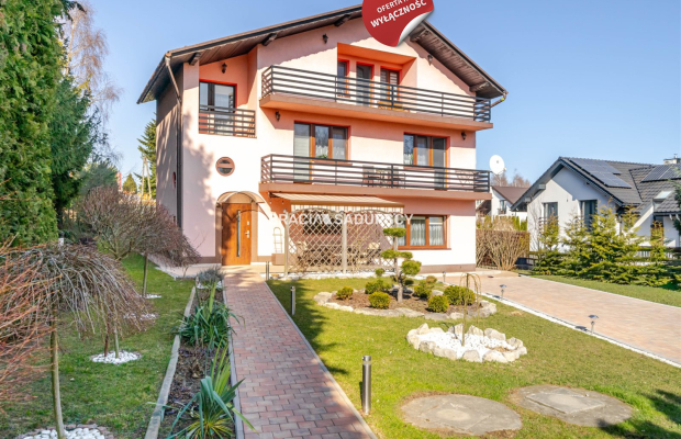 Dom gotowy do zamieszkania z pięknym ogrodem