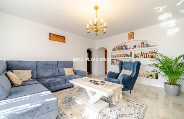 Dom gotowy do zamieszkania z pięknym ogrodem