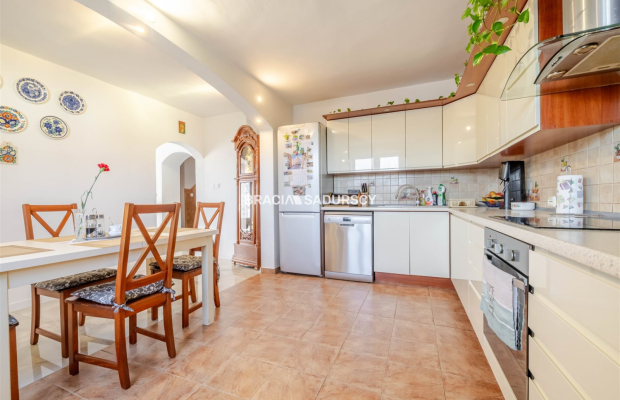 Dom gotowy do zamieszkania z pięknym ogrodem