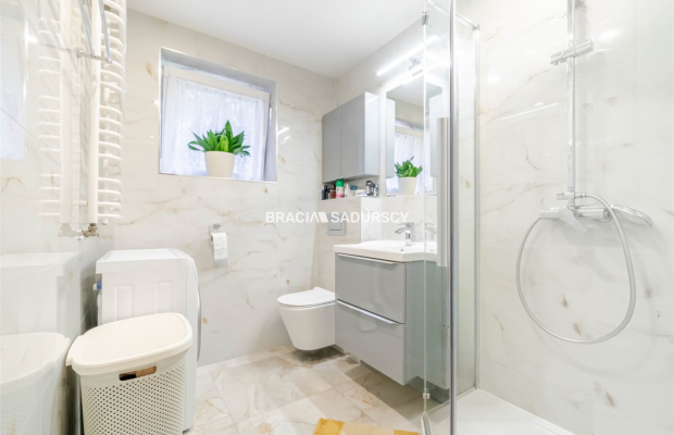 Dom gotowy do zamieszkania z pięknym ogrodem