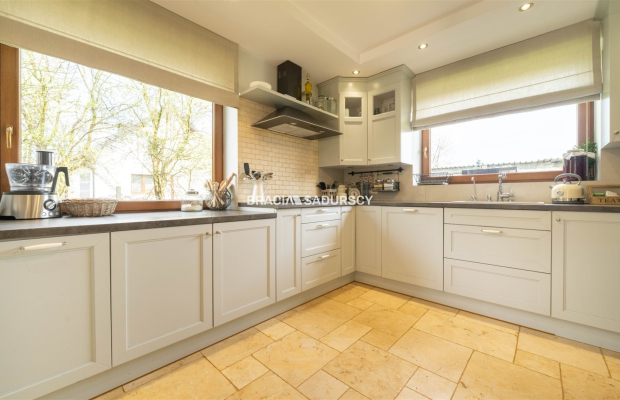 Gotowy dom, wolnostojący, Słomniki, taras, basen