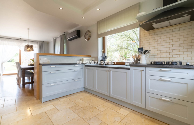 Gotowy dom, wolnostojący, Słomniki, taras, basen