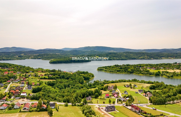 Dom w spokojnej okolicy Jeziora Dobczyckiego.