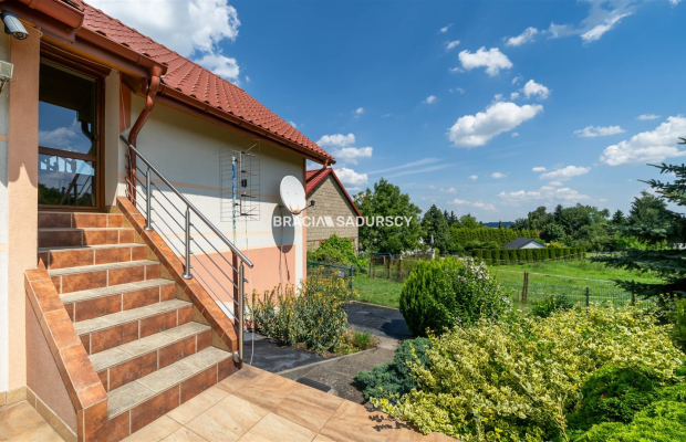 Dom z dużą działką budowlaną k. Niepołomic