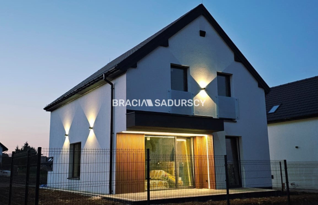 Nowy dom wolnostojący w stanie deweloperskim