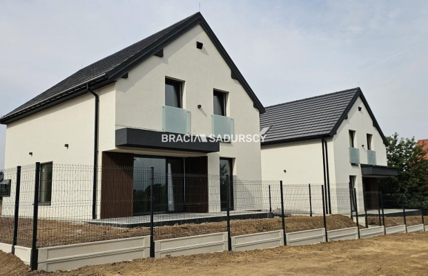 Nowy dom wolnostojący w stanie deweloperskim