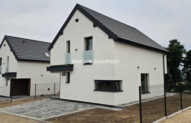 Nowy dom wolnostojący w stanie deweloperskim