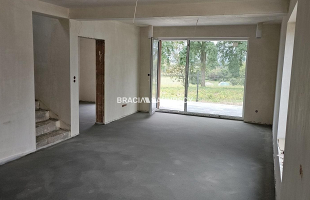 Nowy dom wolnostojący w stanie deweloperskim