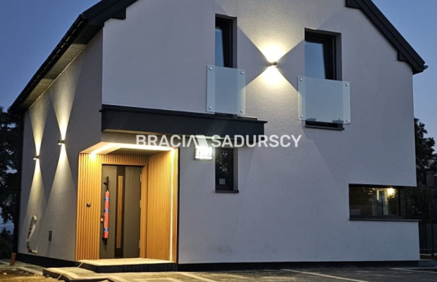 Nowy dom wolnostojący w stanie deweloperskim