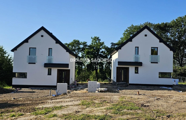 Nowy dom wolnostojący w stanie deweloperskim