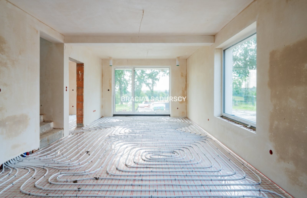 Nowy dom wolnostojący w stanie deweloperskim