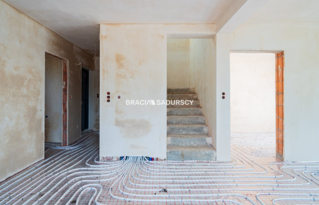 Nowy dom wolnostojący w stanie deweloperskim