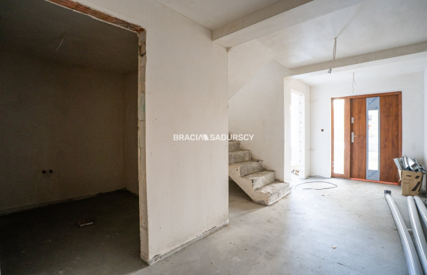 Wygodne domy pod lasem w Podgórkach Tynieckich.