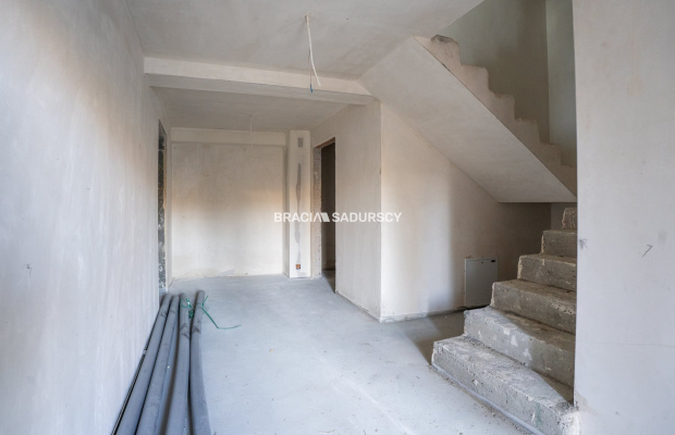 Wygodne domy pod lasem w Podgórkach Tynieckich.