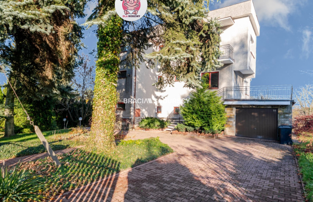 Przestrzenny dom w okolicach Mogilan.