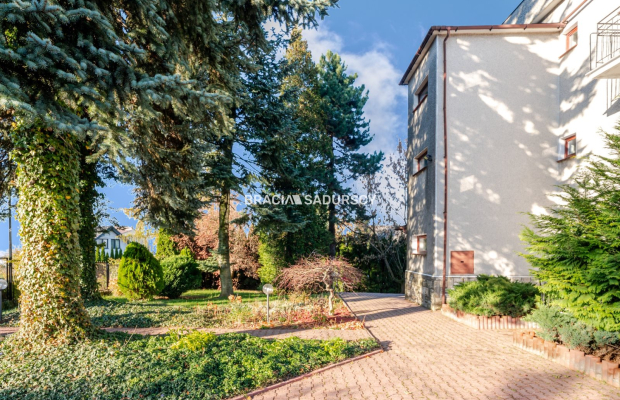 Przestrzenny dom w okolicach Mogilan.