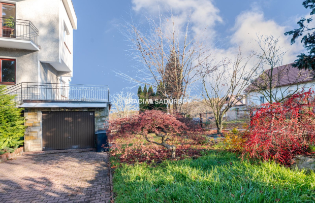 Przestrzenny dom w okolicach Mogilan.