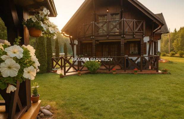 Wygodny rodzinny dom w malowniczej okolicy.