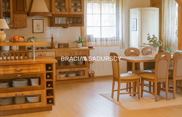 Wygodny rodzinny dom w malowniczej okolicy.