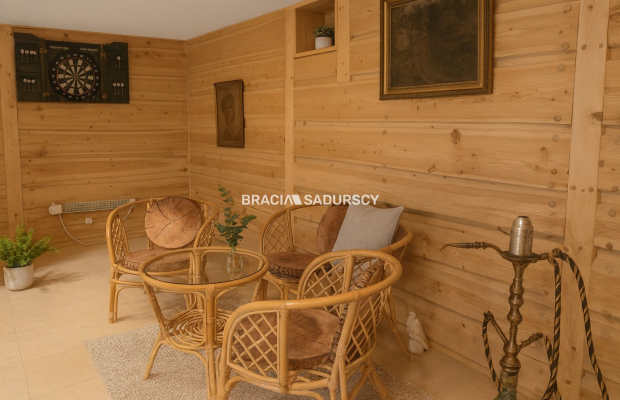 Wygodny rodzinny dom w malowniczej okolicy.