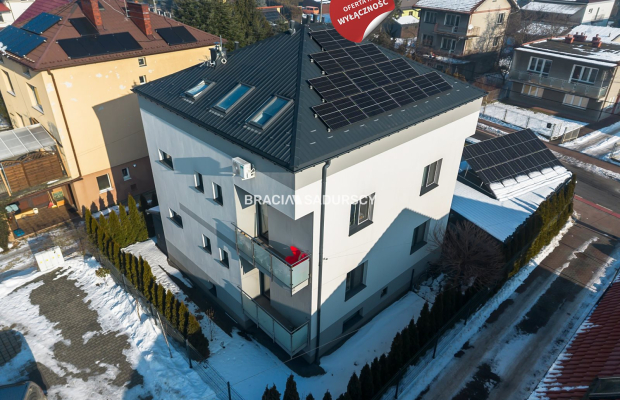 Budynek z 6 niezależnymi apartamentami.