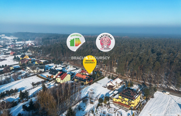 Dwa domy w otoczeniu Puszczy Niepołomickiej.