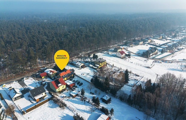 Dwa domy w otoczeniu Puszczy Niepołomickiej.