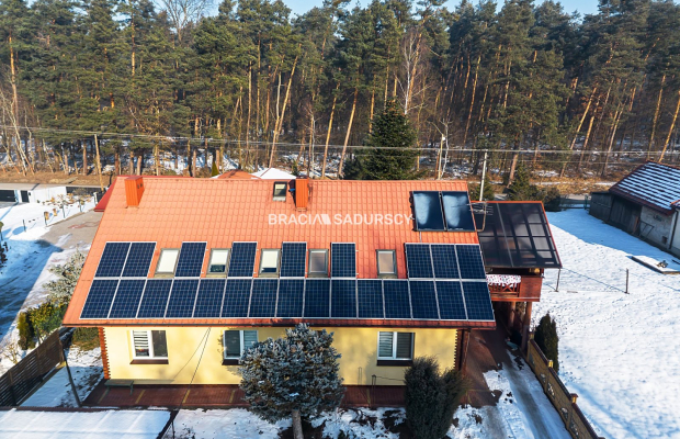 Dwa domy w otoczeniu Puszczy Niepołomickiej.