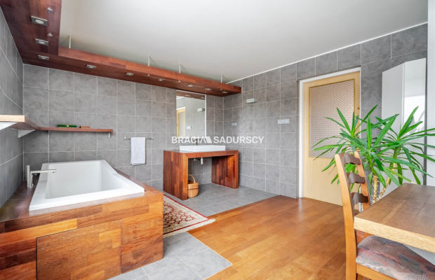 Dom wolnostojący 313m2 z basenem-blisko Krakowa