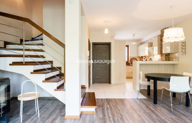 Klimatyczny dom, szergówka z ogródkiem, parking