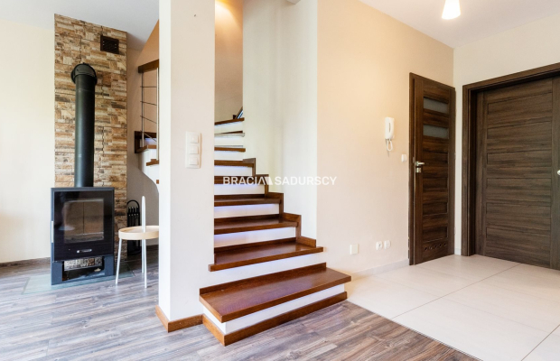 Klimatyczny dom, szergówka z ogródkiem, parking