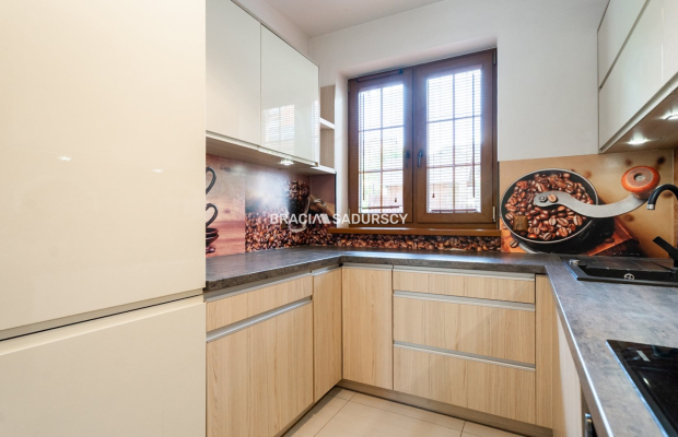 Klimatyczny dom, szergówka z ogródkiem, parking