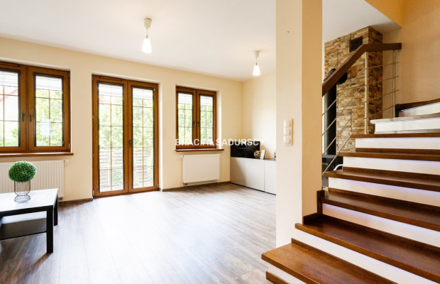 Klimatyczny dom, szergówka z ogródkiem, parking