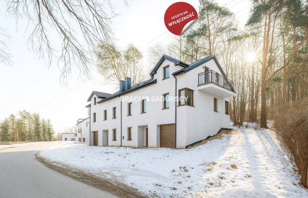 Wygodne domy pod lasem w Podgórkach Tynieckich.