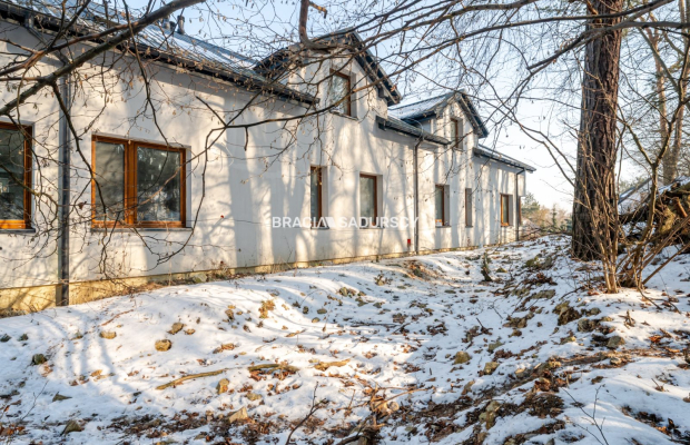 Wygodne domy pod lasem w Podgórkach Tynieckich.