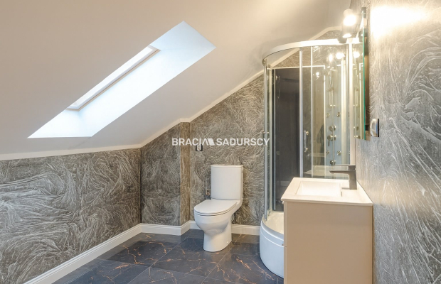 Wygodne domy pod lasem w Podgórkach Tynieckich.