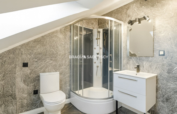 Wygodne domy pod lasem w Podgórkach Tynieckich.