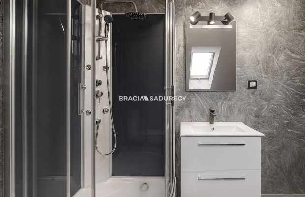 Wygodne domy pod lasem w Podgórkach Tynieckich.