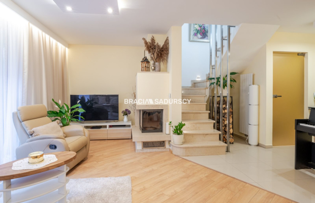 Dom z kominkiem i fotowoltaiką